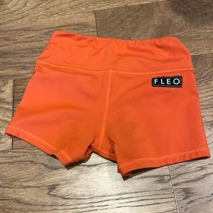 GUC size small fleo shorts